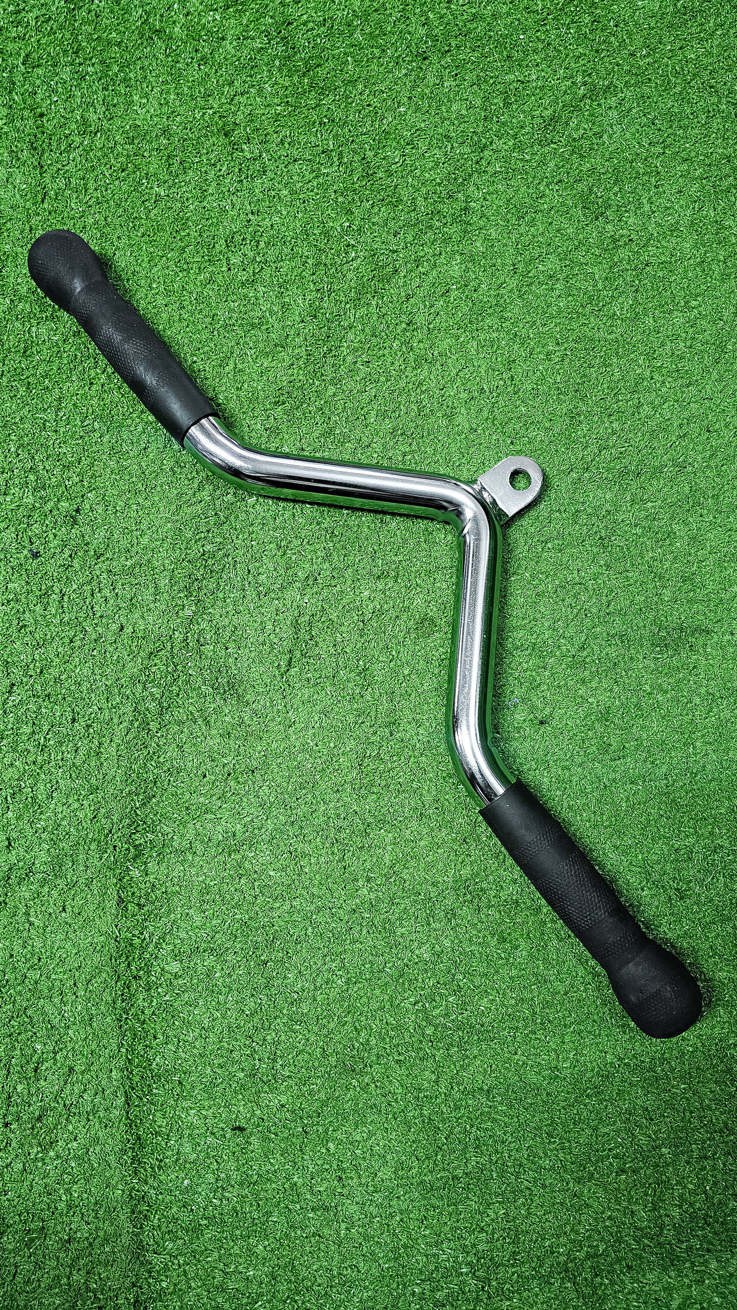 Acople Barra V Recta Cromada Para Polea – Agarre De Gimnasio De 58 Cm Con Mangos Antideslizantes