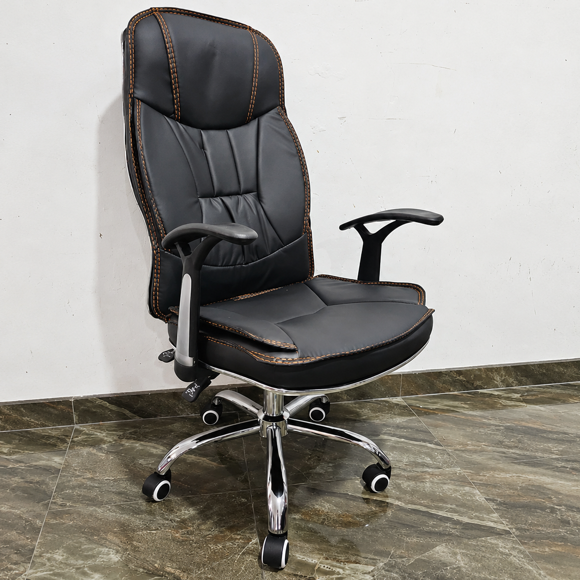 Silla Gerencial Ejecutiva Ergonómica RAGNAR – Con Apoyo Lumbar, Reclinable Y Base Metálica