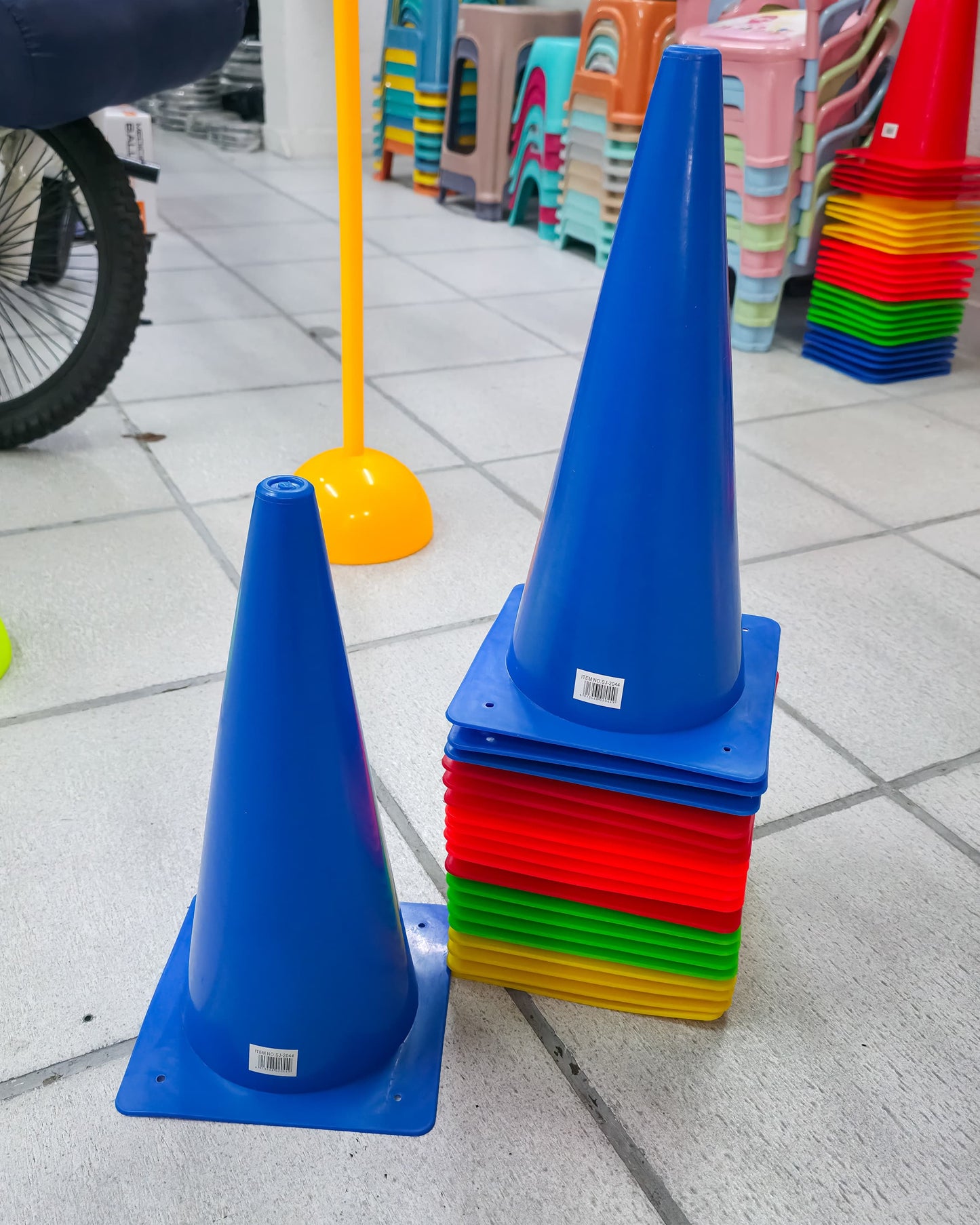 Cono Deportivo De 38cm – Para Entrenamiento De Agilidad, Coordinación Y Juegos En Canchas O Espacios Abiertos