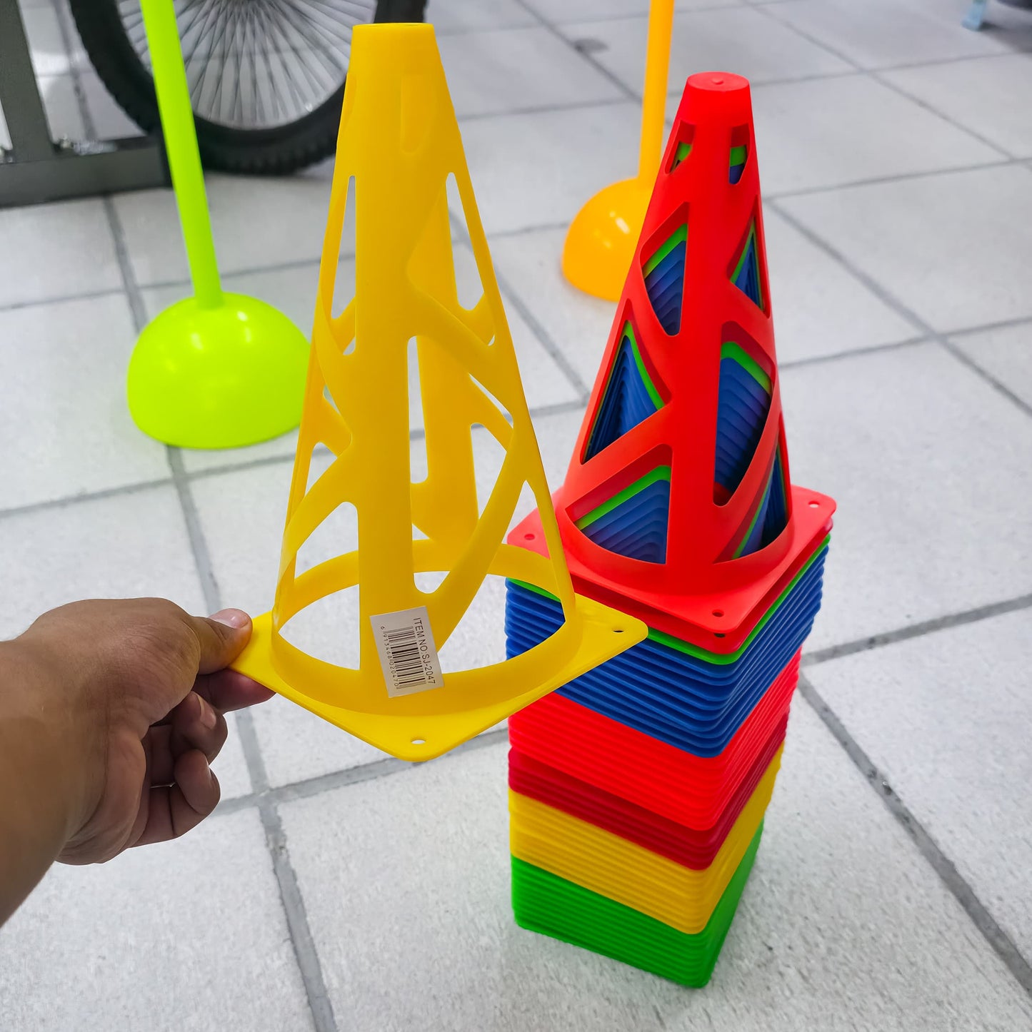 Cono Deportivo Hueco De 23cm – Para Entrenamiento De Agilidad, Coordinación Y Ejercicios Funcionales