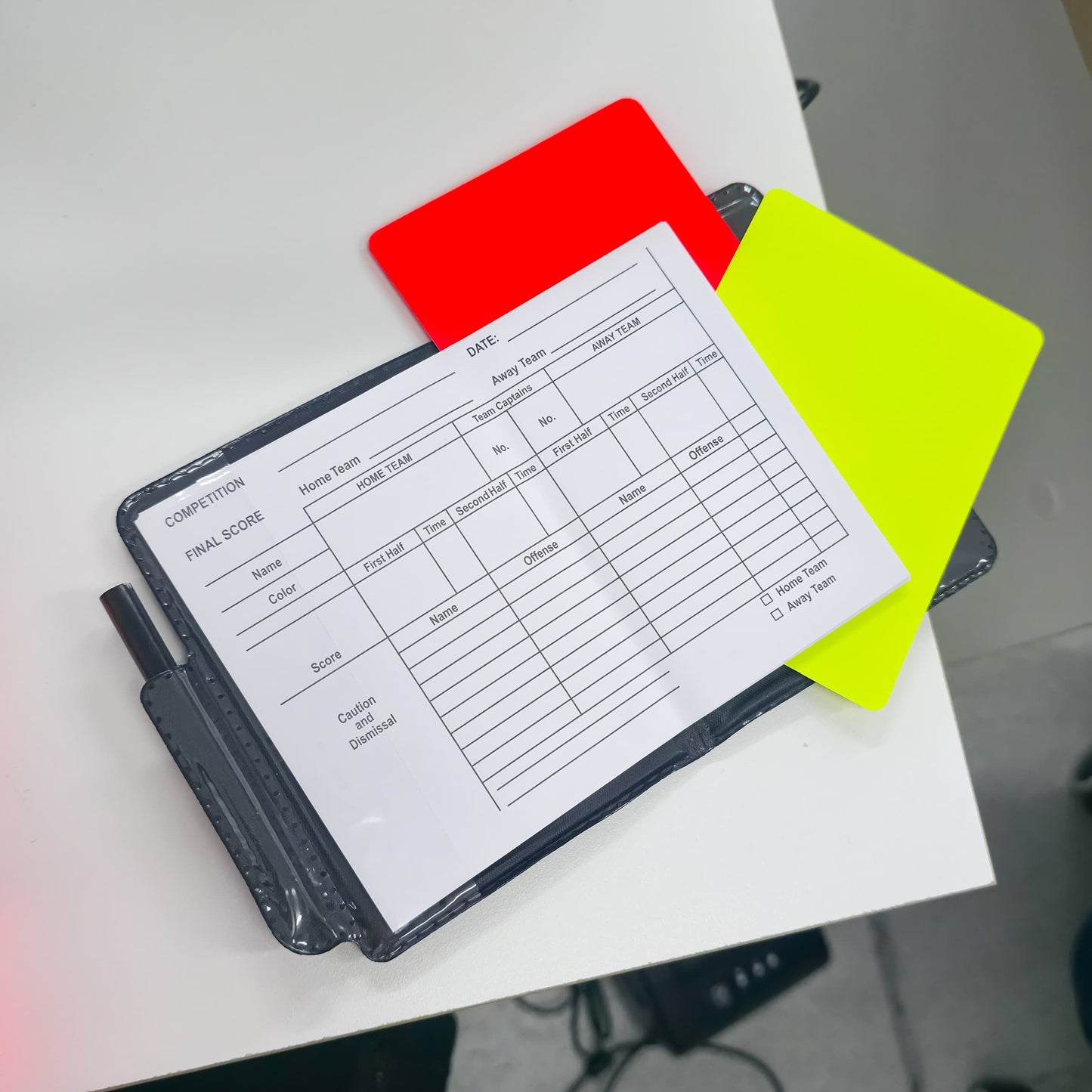 Kit De Tarjetas Para Árbitro Con Estuche – Tarjeta Roja, Amarilla, Hojas De Anotación Y Lápiz Incluidos