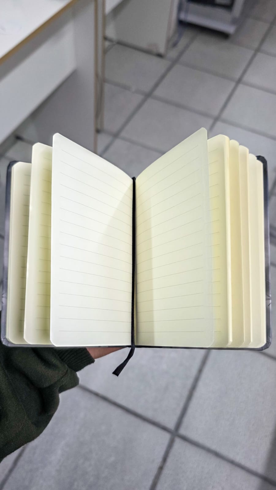 Libreta 96 Hojas Pasta Dura Con Cinta Separadora – Diseño Compacto Ideal Para Oficina, Estudio O Uso Personal