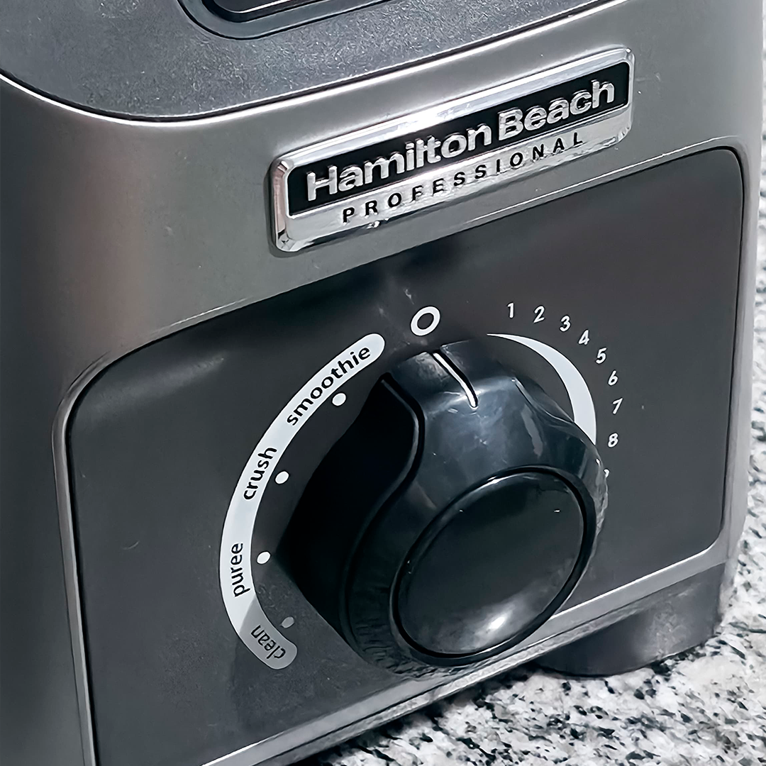 Licuadora Hamilton Beach 58870 Profesional Silenciosa Con Motor Potente Y Jarra Tritan – Ideal Para Jugos, Batidos Y Alimentos Congelados