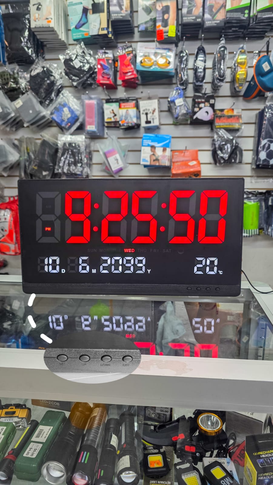 Reloj Digital Led De Pared Con Fecha, Día, Temperatura Y Alarma – Pantalla Grande Ideal Para Oficinas, Hogares Y Negocios