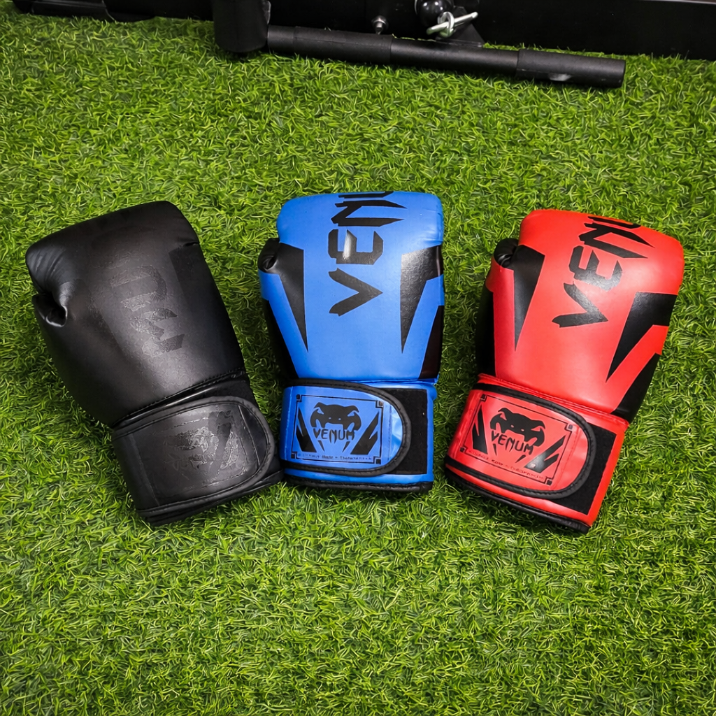 Guantes Venum Funda Negra Para Boxeo Y Entrenamiento – Diseño Anatómico Para Deportes De Combate Con Cierre De Velcro