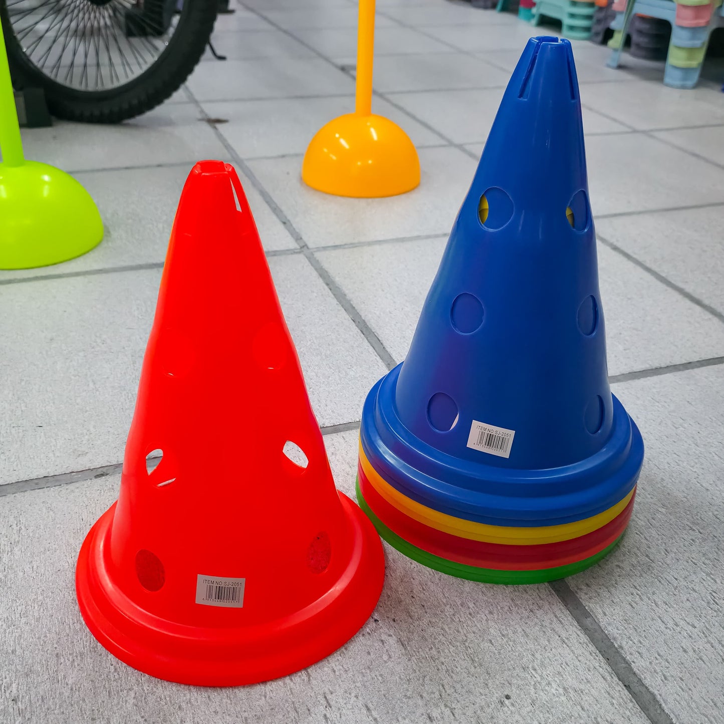 Cono Deportivo Perforado De 30cm – Para Entrenamiento De Agilidad Y Fútbol Con Agujeros Para Vallas