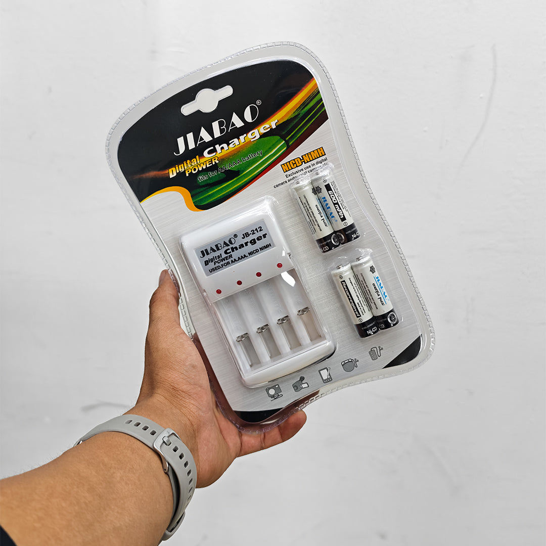 Cargador Universal de Pilas AA, AAA y 9V + 4 Pilas Incluidas