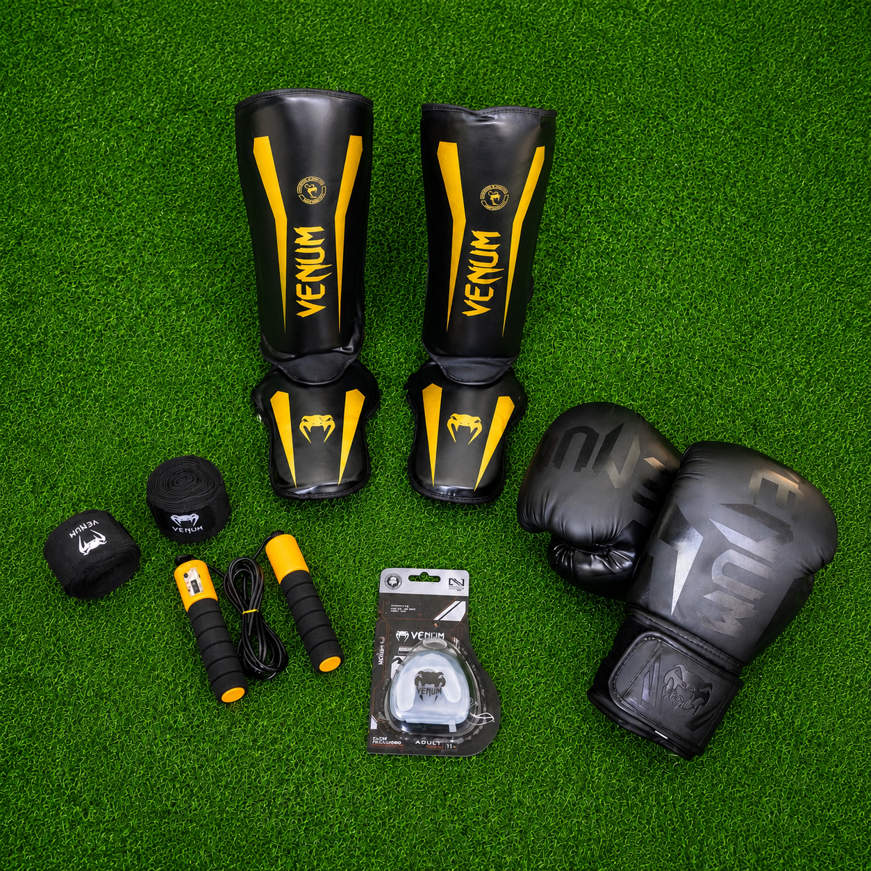 Combo Fighter 2 Venum – Guantes 12oz, Espinilleras, Vendas De 5m, Bucal Y Cuerda Para Box Y Muay Thai