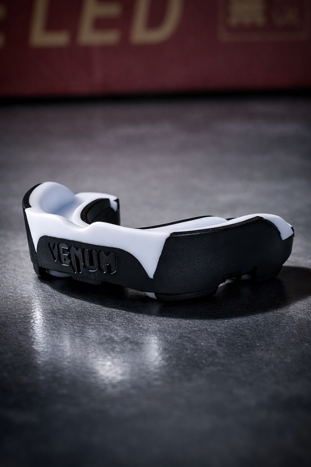 Protector Bucal Venum Predator — Protección Profesional para Box, MMA y Artes Marciales | Incluye Estuche