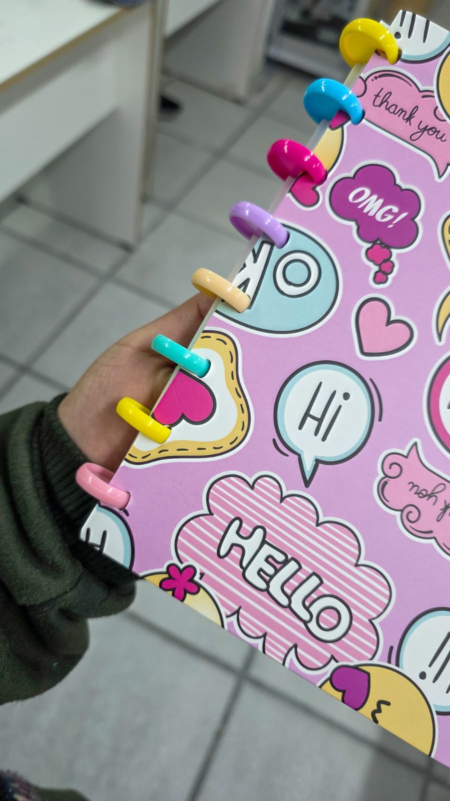 Cuaderno Anillado 100 Hojas Rayadas – Diseño Juvenil Con Sistema De Hojas Removibles Y Anillos De Colores