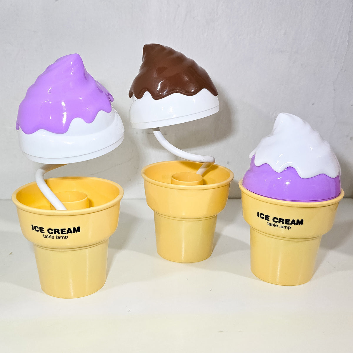 Lámpara Led Recargable Con Diseño De Helado De Cono – Luz Blanca Cálida Para Escritorio Con Brazo Flexible Y Compartimiento Interno