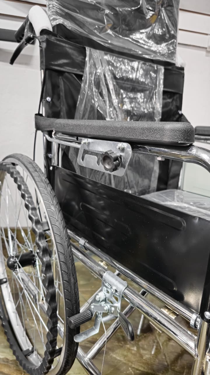 Silla De Ruedas Semi Reclinable Con Inodoro Plegable – Cromada, Importada, Reposapiés Elevables