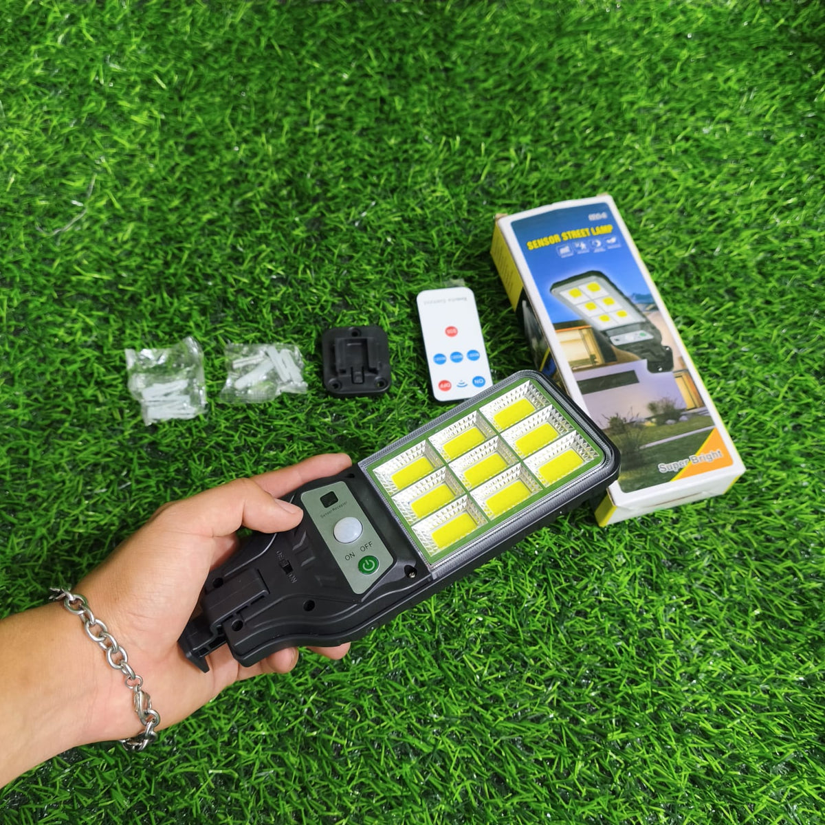 Lámpara Reflector Solar LED Exterior 9 COB Con Sensor De Movimiento Y Control Remoto – 3 Modos Para Pared