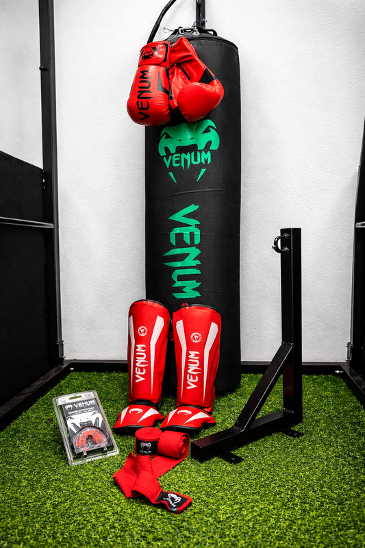 Combo Arena Completa — Saco Venum 150cm + Soporte + Guantes 14oz + Espinilleras + Vendas + Bucal + Cuerda