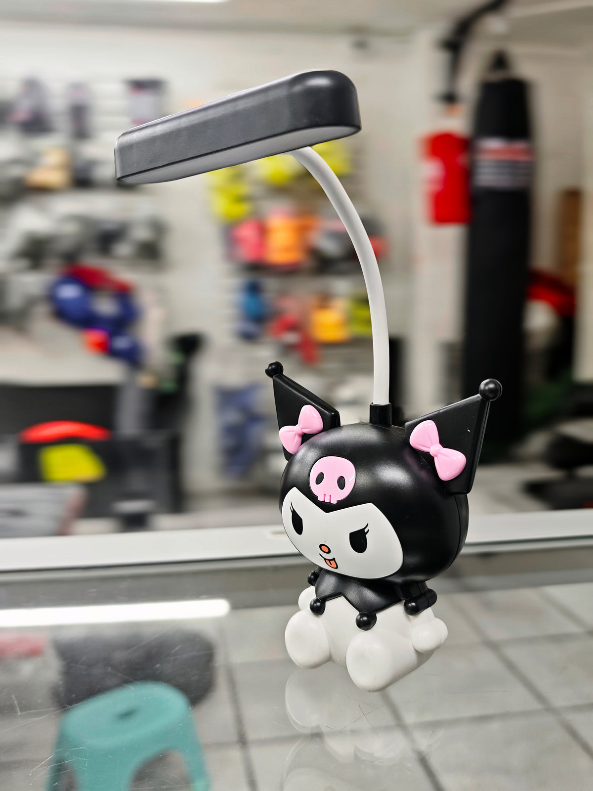 Lámpara Kawaii Dark Conejita Con Cuernos – LED Recargable Con Sacapuntas Y Portalápices Para Escritorio
